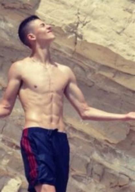 hero fiennes tiffin shirtless body.